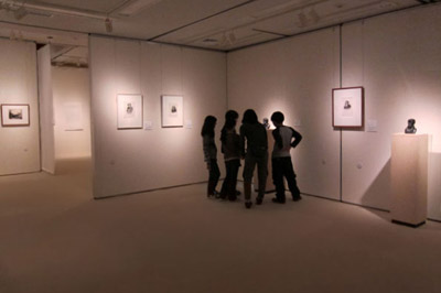 三鷹市美術ギャラリー：第３展示室エリア（ドーミエとグランヴィル展）