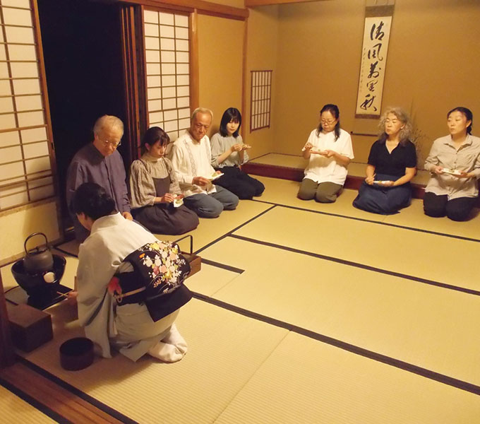 井心亭でお茶を楽しむ会（夜のお茶会）第1回 pickup