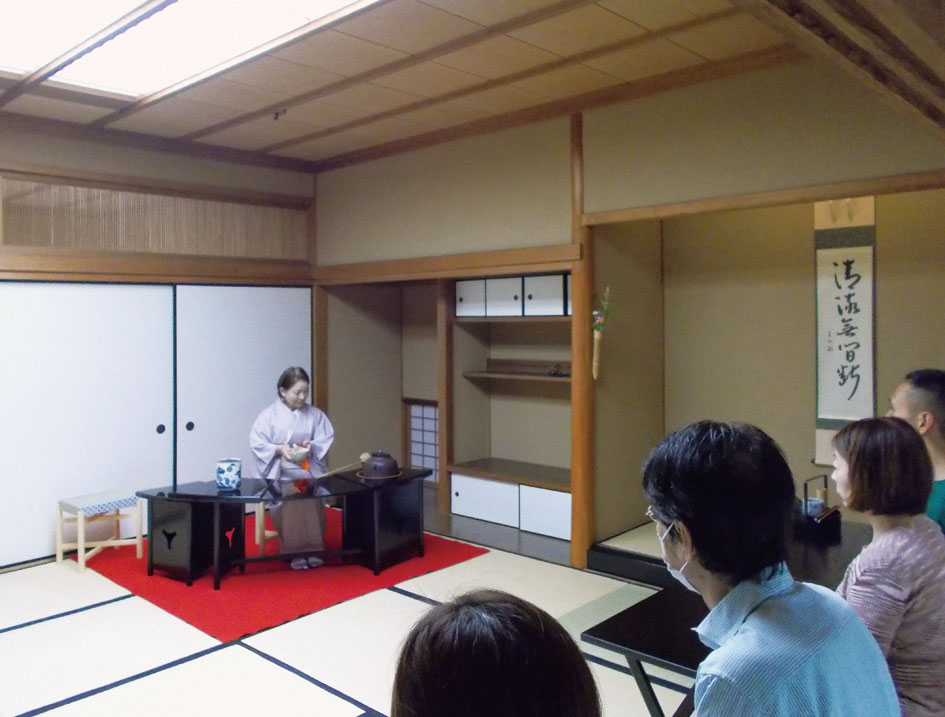 みたか井心亭　茶道体験教室　第1回 表千家（立礼）